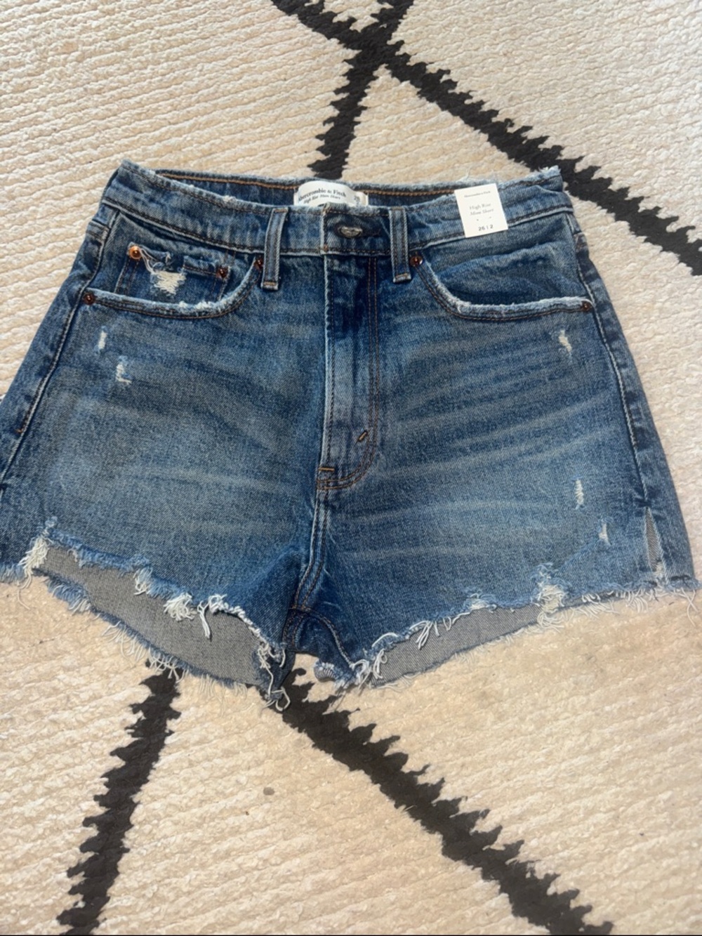 NEW Abercrombie & Fitch High-Rise mom shorts Distressed- Blue 26/2